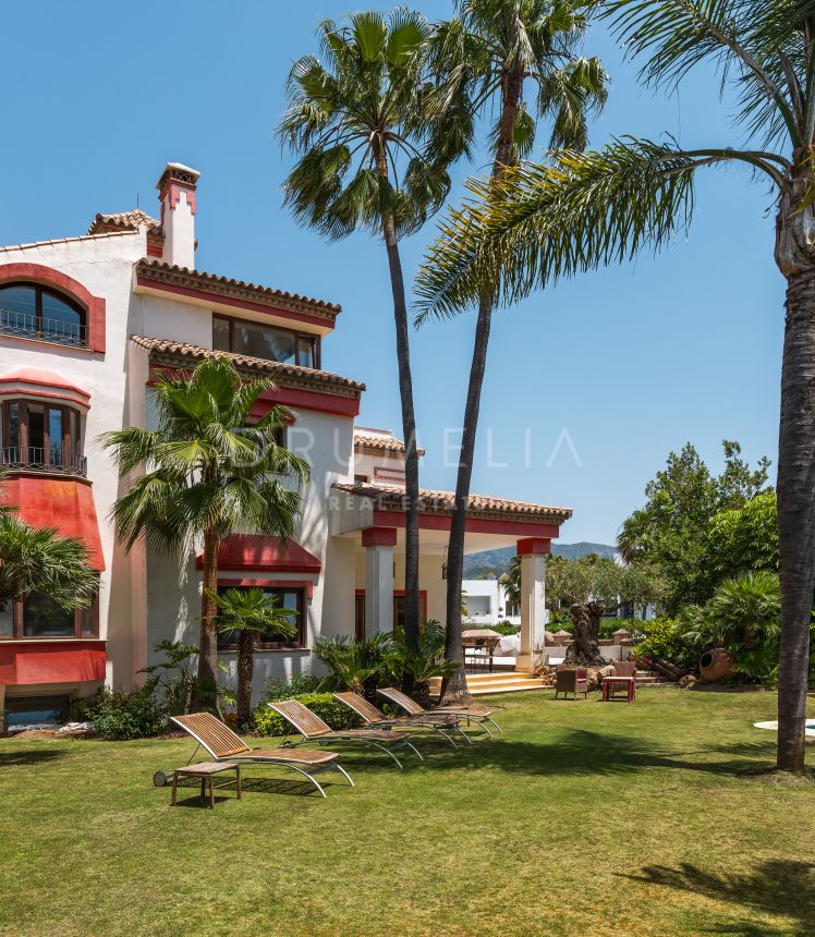 Casa Ana- Superbe villa méditerranéenne de luxe dans le complexe d'élite Altos de Puente Romano, Marbella Golden Mile