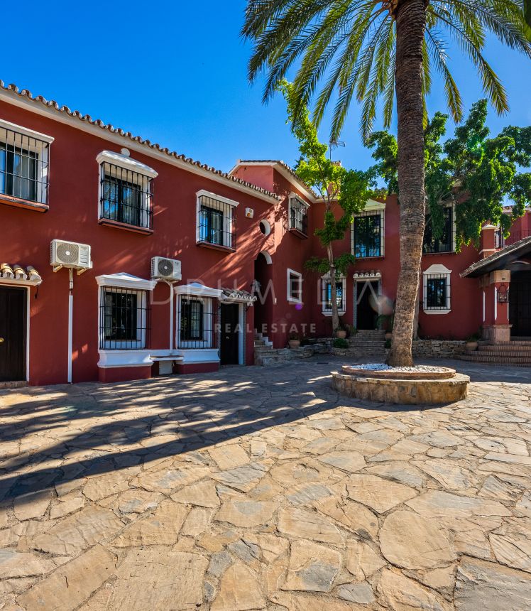 Villa for sale in Vega del Colorado, Benahavis