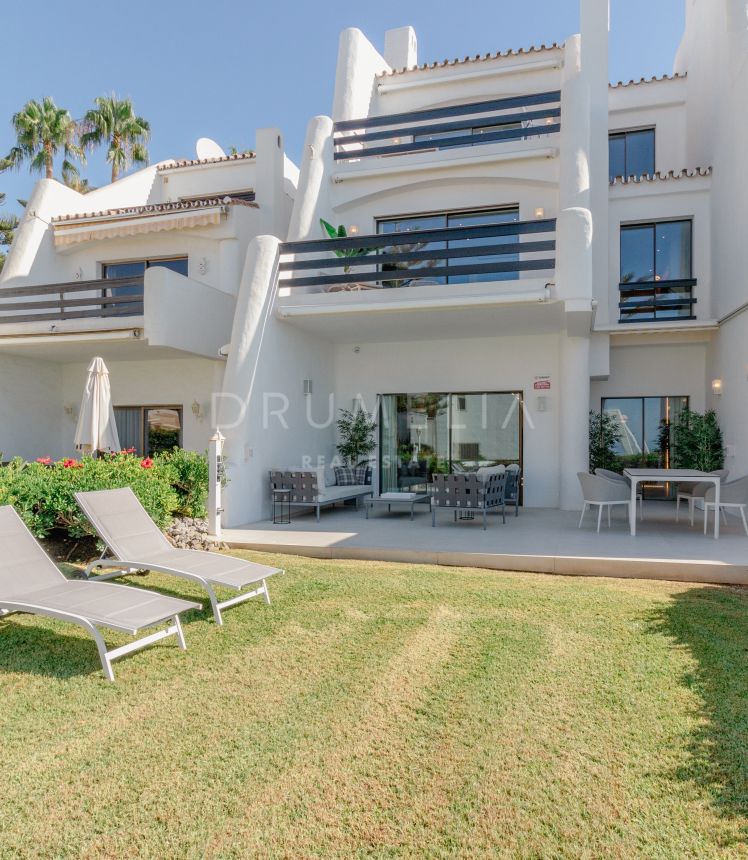 Geschakeld huis for sale in Coral Beach, Marbella Golden Mile