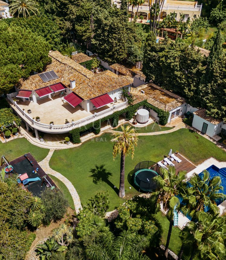 Exclusive beautiful villa for sale in Rocio de Nagüeles, in the heart of Marbella's Golden Mile