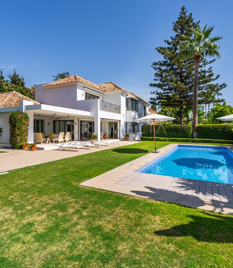 Marvellous Mediterranean Villa in El Paraiso Barronal for sale on the New Golden Mile, Estepona