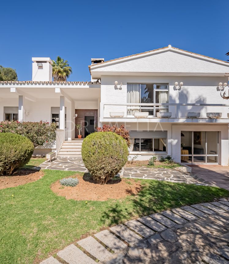 Villa for sale in El Mirador, Marbella city