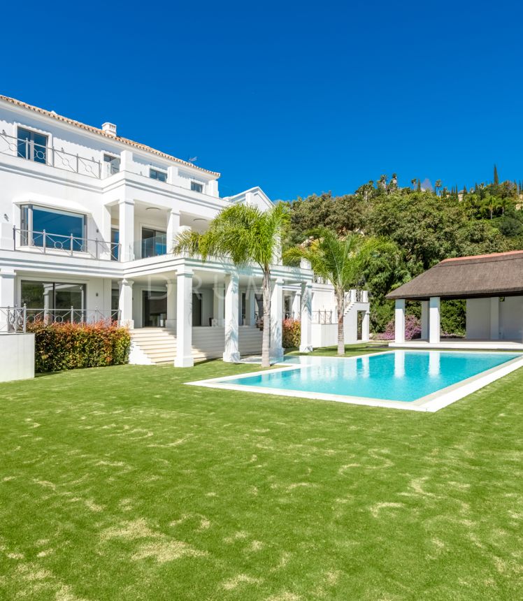 Stunning Luxury Mansion with Unforgettable Views in El Madroñal, Benahavis