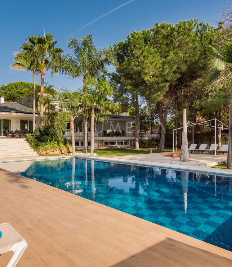 Elegant modern luxury villa for sale in Hacienda Las Chapas, Marbella East