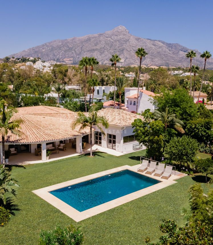 Elegant high-end villa for sale in prestigious La Cerquilla, Nueva Andalucía, Marbella