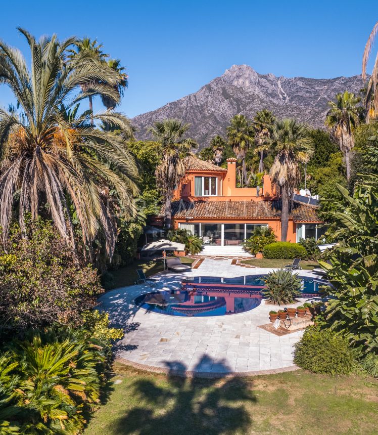 Elegant, Mediterranean-style Luxury Villa in Rocio de Nagüeles, Golden Mile of Marbella