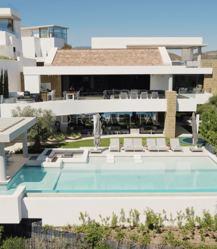 Lyxig modern villa i Los Flamingos Golf Resort med fantastisk utsikt över Medelhavet, Estepona
