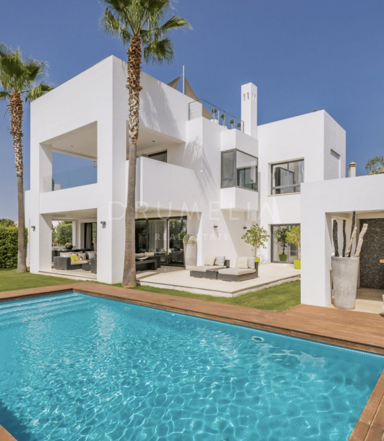 Beautiful contemporary villa in Altos de Puente Romano, Marbella Golden Mile