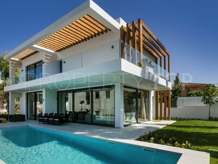 For sale villa with 4 bedrooms in Atalaya, Estepona | Cleox Inversiones