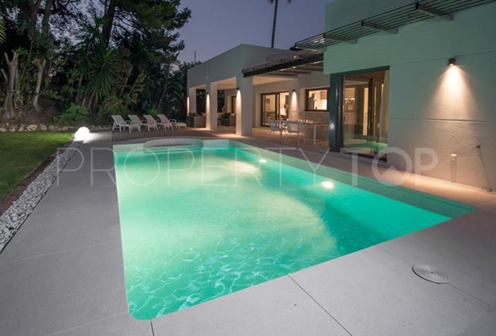 Villa for sale in Las Brisas with 4 bedrooms | Private Property