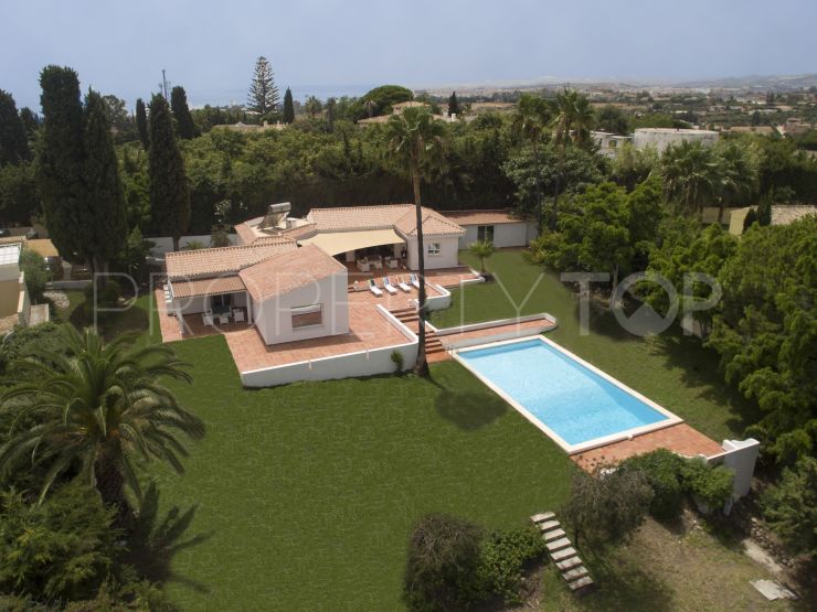 For sale villa with 4 bedrooms in Estepona | Benimar Real Estate