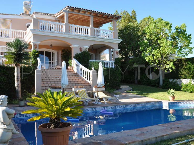 Buy villa in El Paraiso with 4 bedrooms | Inmobiliaria Luz