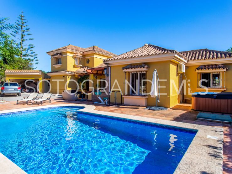 Villa de 5 dormitorios a la venta en Zona B, Sotogrande Costa | Ondomus