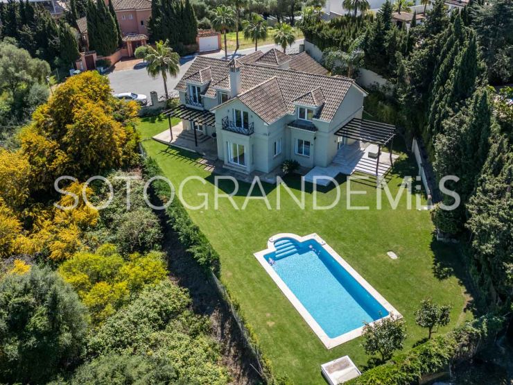 Zona B, villa con 6 dormitorios a la venta | Ondomus