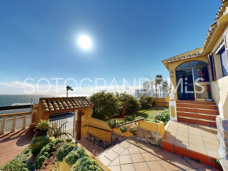 Comprar villa en Torreguadiaro con 3 dormitorios | Rob Laver Property Consultants