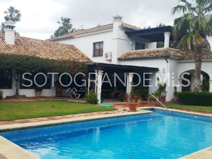 Reyes y Reinas, Sotogrande Costa, villa en venta | Sotogrande Properties by Goli