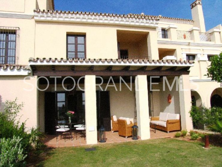 Se vende adosado en Los Cortijos de la Reserva de 2 dormitorios | Sotogrande Properties by Goli