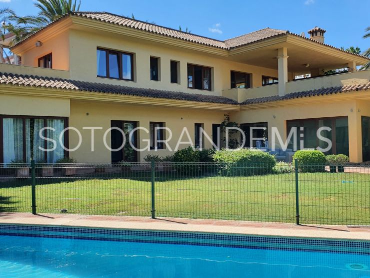 Villa a la venta de 4 dormitorios en Zona F, Sotogrande Alto | Sotogrande Properties by Goli