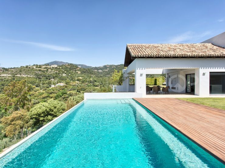 Los Arrayanes Golf villa with 6 bedrooms | Marbella Living