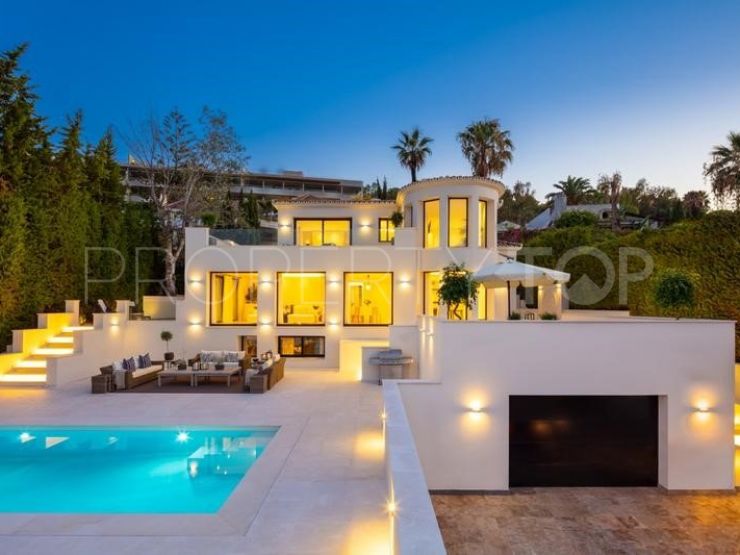 For sale Nueva Andalucia villa with 5 bedrooms | Strand Properties