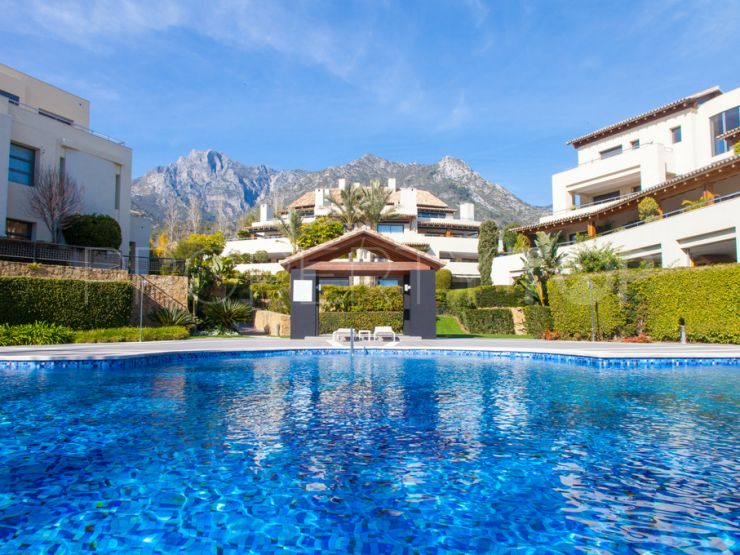 Penthouse with 3 bedrooms for sale in Cascada de Camojan | Engel Völkers Marbella