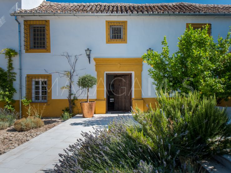 Se vende cortijo de 8 dormitorios en Antequera | Villas & Fincas