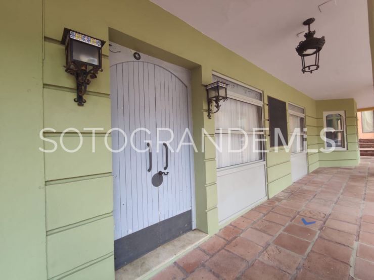 Commercial premises in Sotogrande Puerto Deportivo | John Medina Real Estate