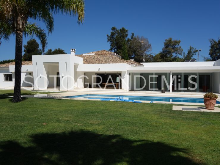 For sale villa with 6 bedrooms in Kings & Queens | John Medina Real Estate
