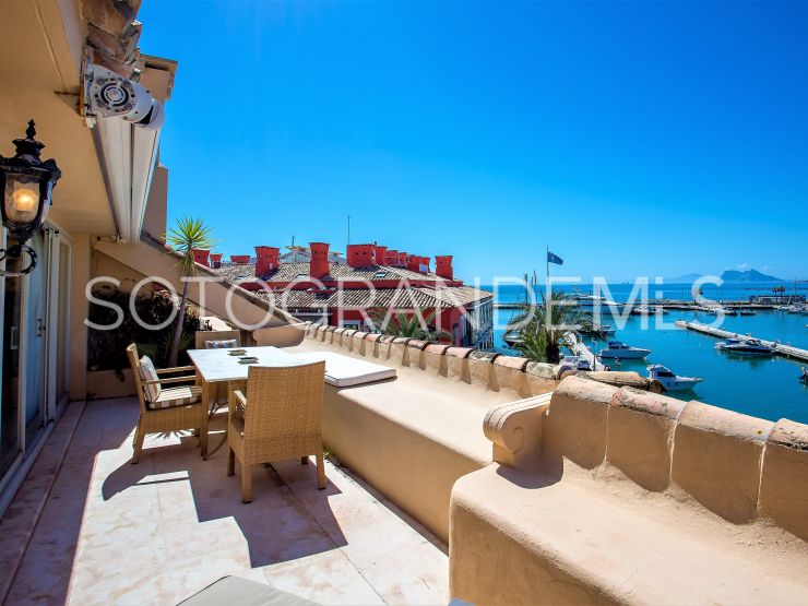 For sale penthouse with 4 bedrooms in Sotogrande Puerto Deportivo | John Medina Real Estate