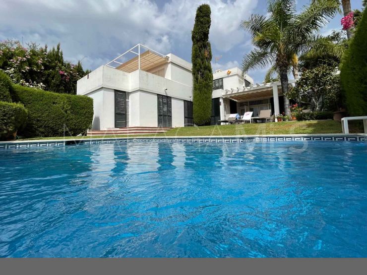 Comprar villa en El Presidente | Nevado Realty Marbella