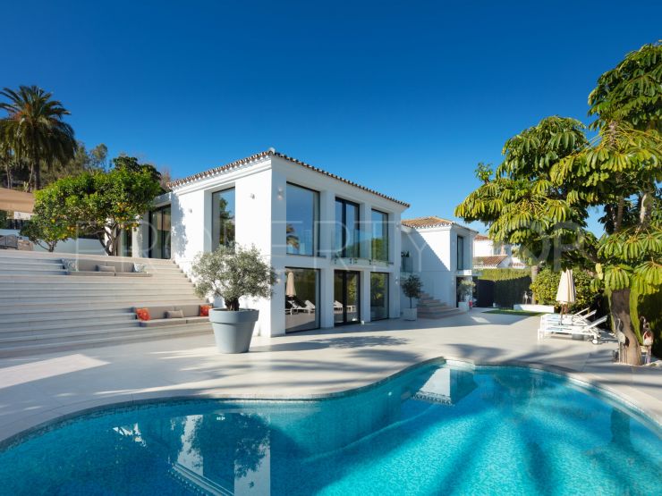Villa a la venta en Las Brisas con 4 dormitorios | Bemont Marbella