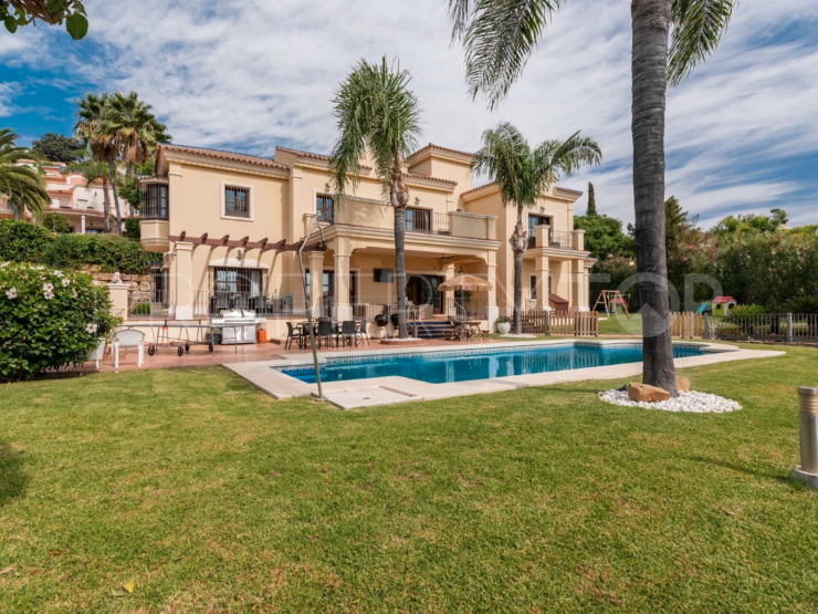 Villa con 4 dormitorios en venta en Paraiso Alto, Benahavis | Villa Noble