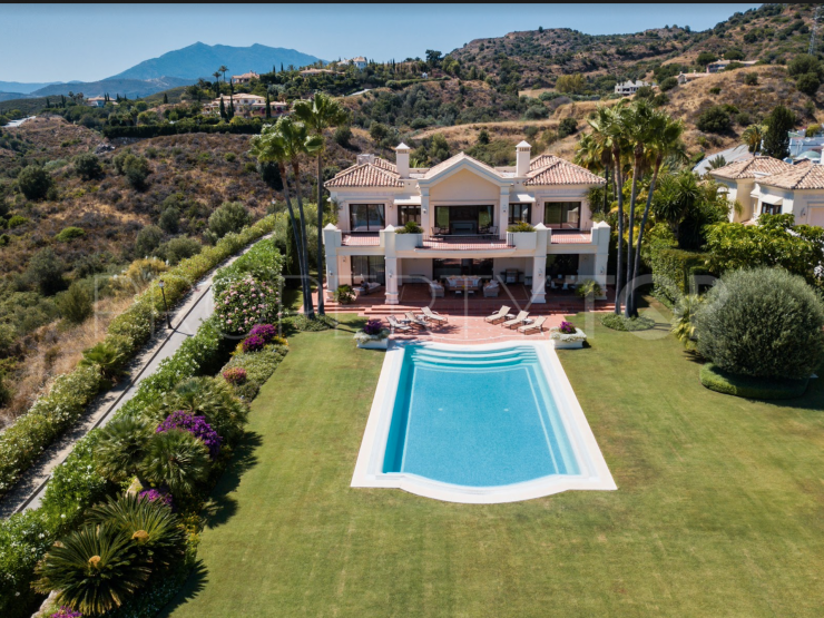 Villa de 4 dormitorios a la venta en Marbella Hill Club, Marbella Golden Mile | Villa Noble