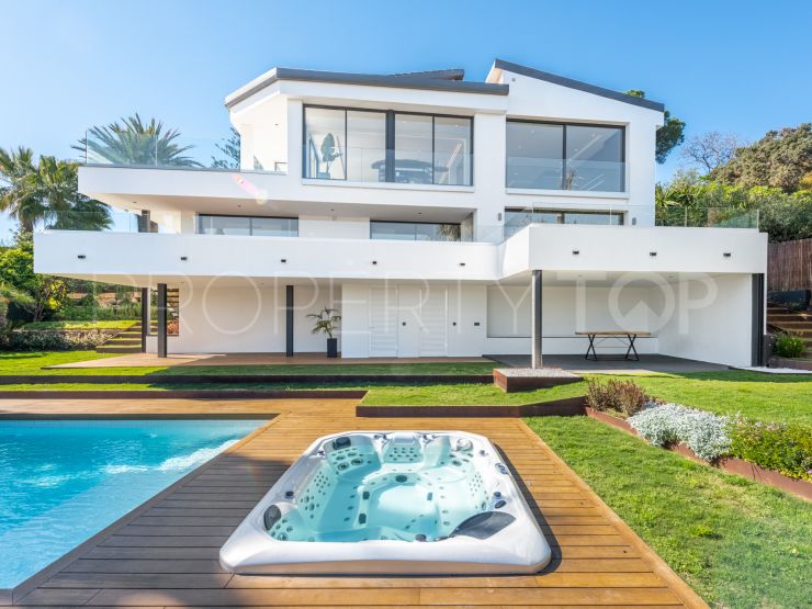 For sale 4 bedrooms villa in Carib Playa, Marbella East | Villa Noble