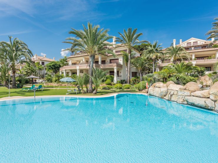 For sale apartment in Los Monteros Playa with 3 bedrooms | Drumelia Real Estates