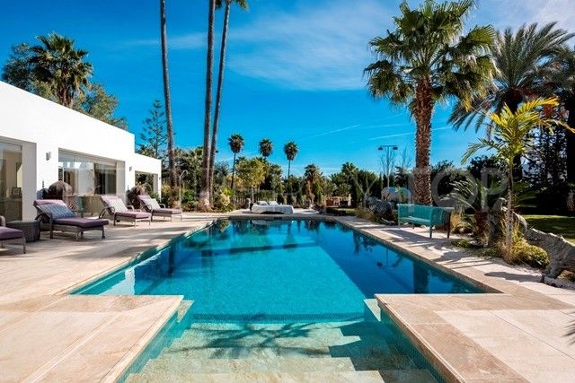 5 bedrooms villa for sale in El Paraiso, Estepona | Inmobiliaria Luz