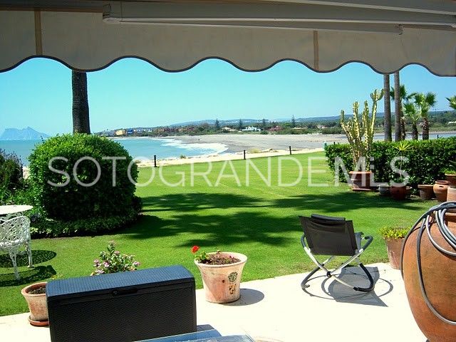 Apartamento planta baja con 4 dormitorios a la venta en Apartamentos Playa, Sotogrande Costa | SotoEstates