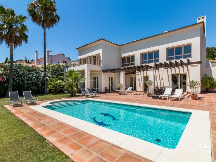 For sale villa in Zona F with 5 bedrooms | Holmes Property Sales