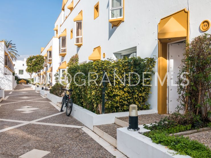 For sale town house in Apartamentos Playa with 2 bedrooms | Consuelo Silva Real Estate