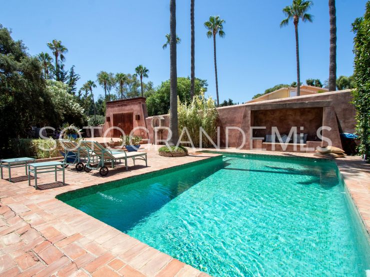 Buy Zona B 5 bedrooms villa | Teseo Estate