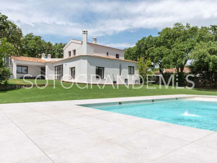 Buy villa in Zona C with 7 bedrooms | Teseo Estate