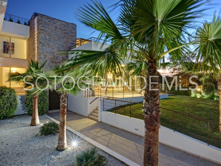 Buy Zona F villa with 7 bedrooms | Teseo Estate