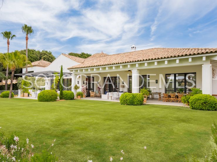 Zona F 8 bedrooms villa for sale | Teseo Estate
