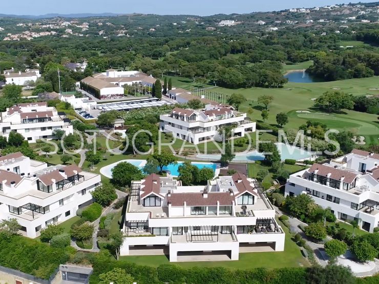 Duplex penthouse for sale in Hacienda de Valderrama with 4 bedrooms | Noll Sotogrande