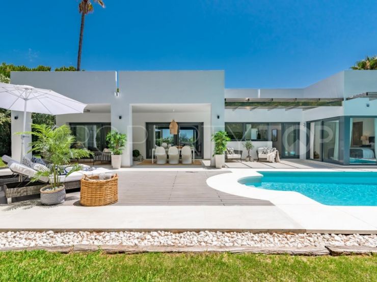 Villa for sale in Nueva Andalucia with 4 bedrooms | Lucía Pou Properties