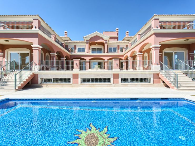Villa for sale in Los Arqueros with 9 bedrooms | Quartiers Estates
