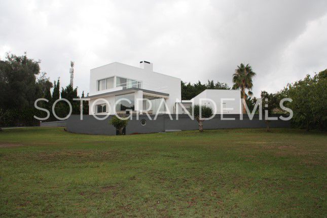 Buy 4 bedrooms villa in Sotogrande Alto | SurdelSur Properties