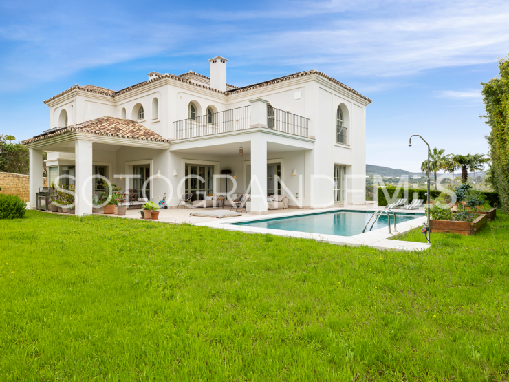 Se vende villa de 5 dormitorios en Zona F | Gisèle André Soto