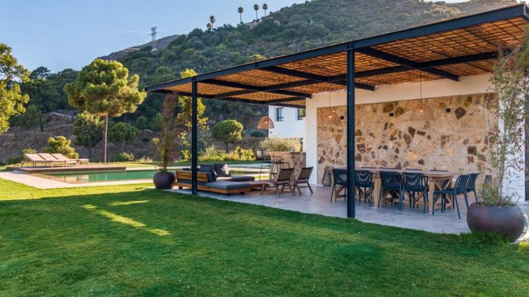 A breathtaking private estate set on 3 acres behind the Andalucian village of Benahavis.