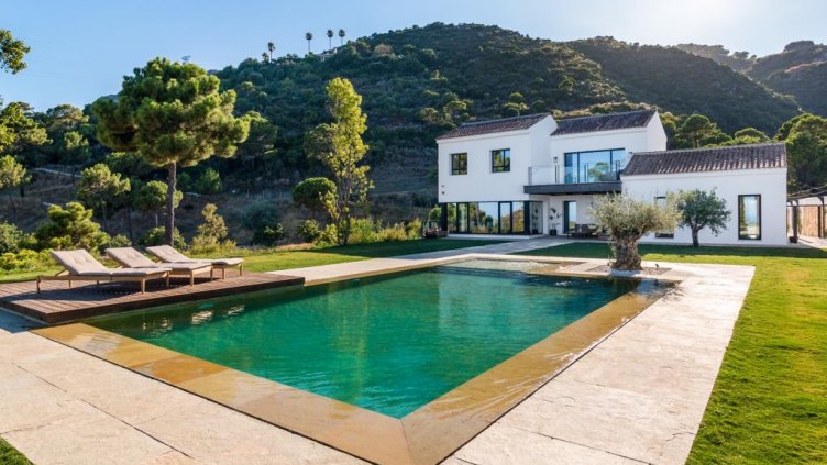 A breathtaking private estate set on 3 acres behind the Andalucian village of Benahavis.